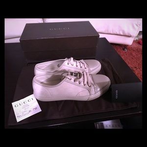 Gucci sneaks size 9.5